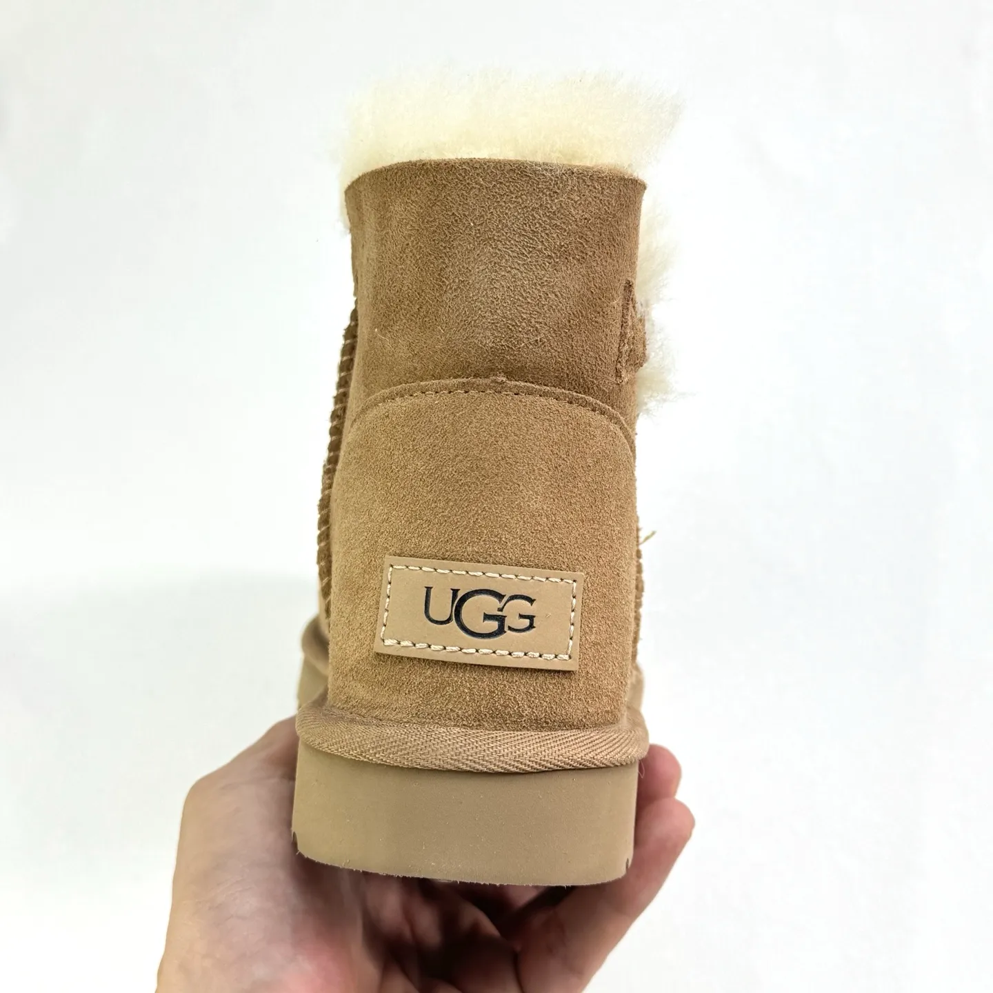 💰400 1016422 UGG KALLEN LACE Mainstream technology in the market: sheepskin and wool integrated. Use Longfeng A-grade sheepskin and wool integrated raw materials. The original leather panel is tanned and filled with fiber. It feels soft and has a uniform color. No further processing or compounding operations are required. Size: 35 36 37 38 39 40